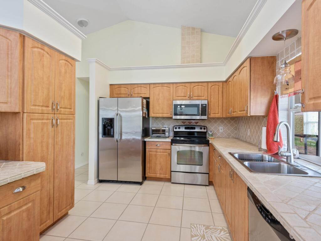 18. Single Family for Sale at Marco Island, FL 34145