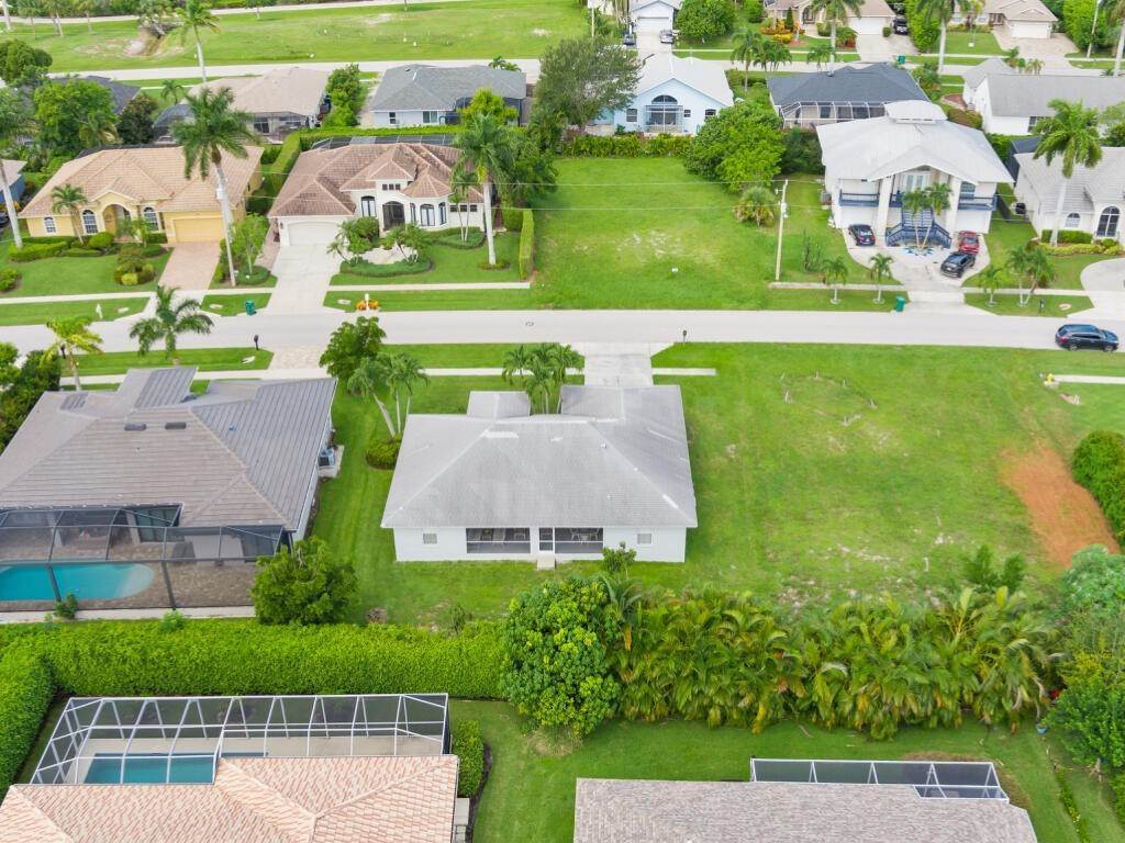 23. Single Family for Sale at Marco Island, FL 34145