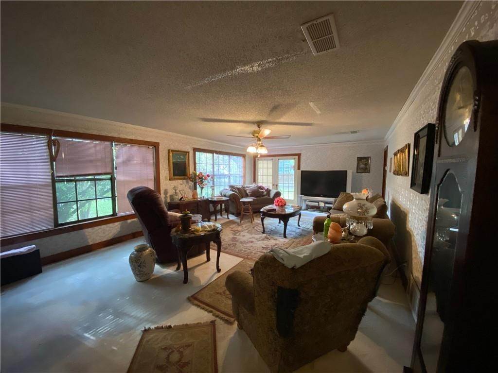 8. Single Family for Sale at Clifton, TX 76634