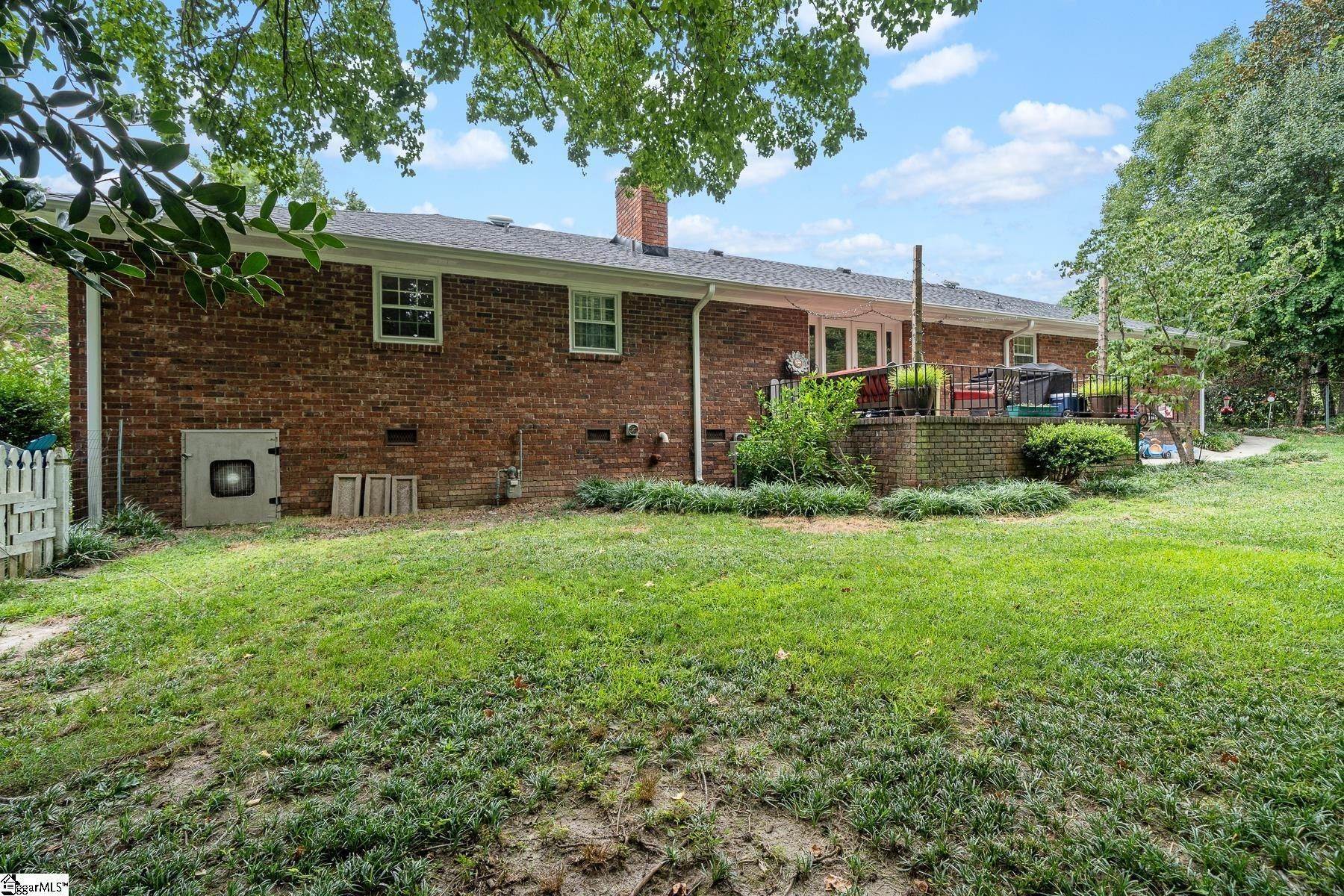 25. Single Family for Sale at Greenville, SC 29615