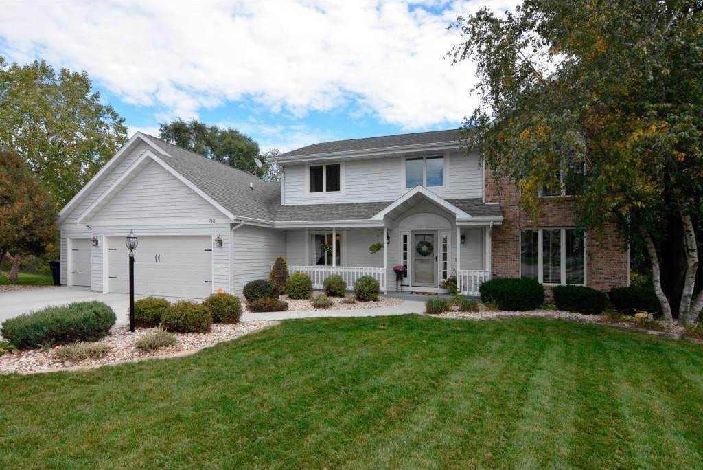 Single Family for Sale at Janesville, WI 53546