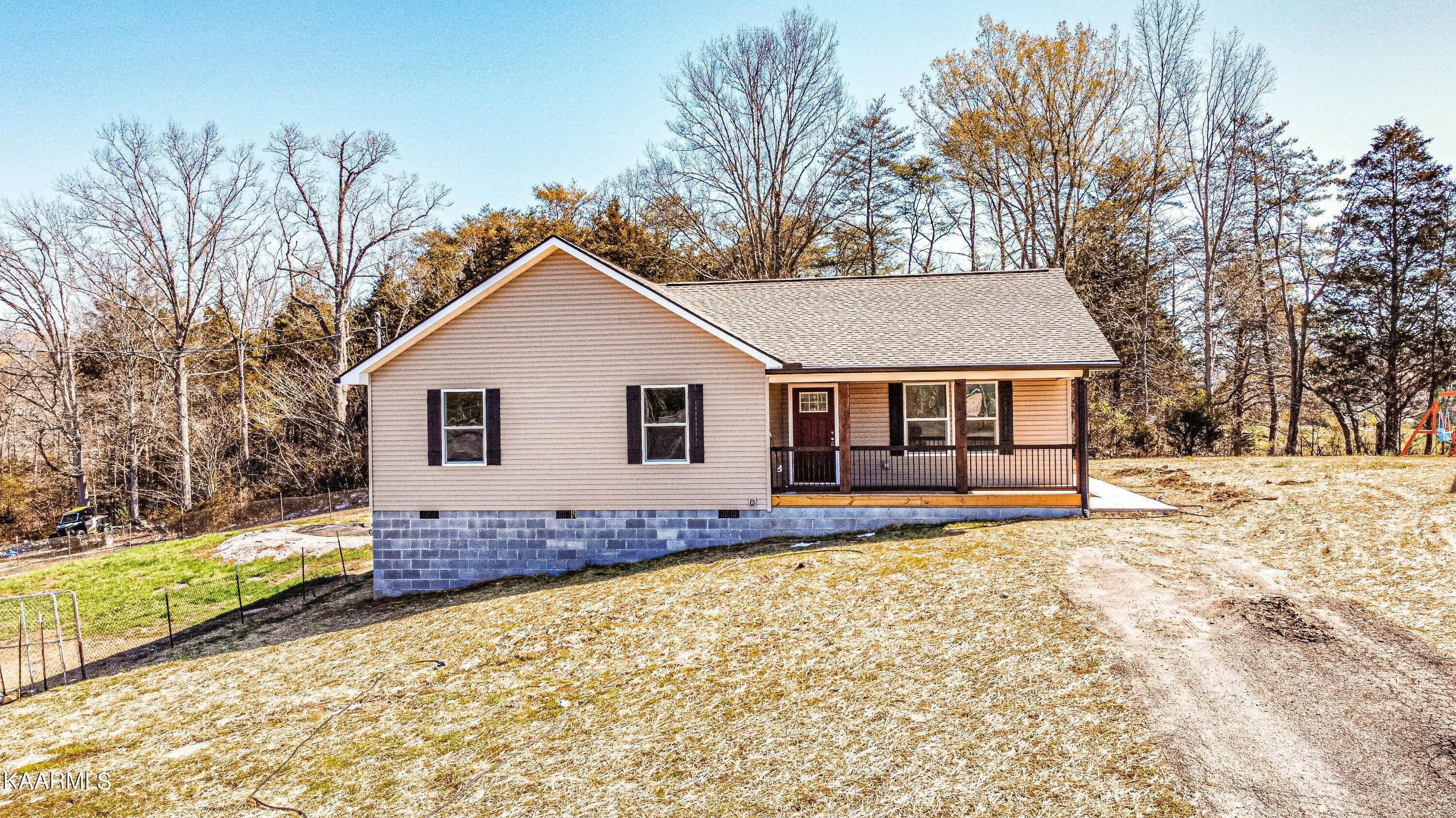 Single Family for Sale at Lafollette, TN 37766