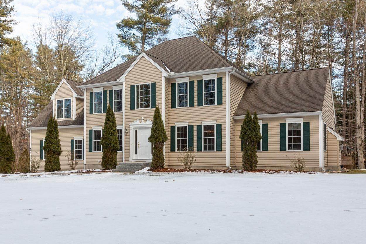 Single Family for Sale at Mont Vernon, NH 03057