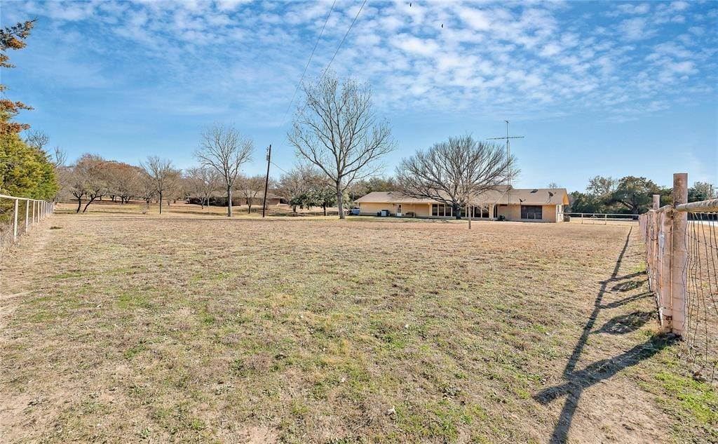 28. Single Family for Sale at Clifton, TX 76634