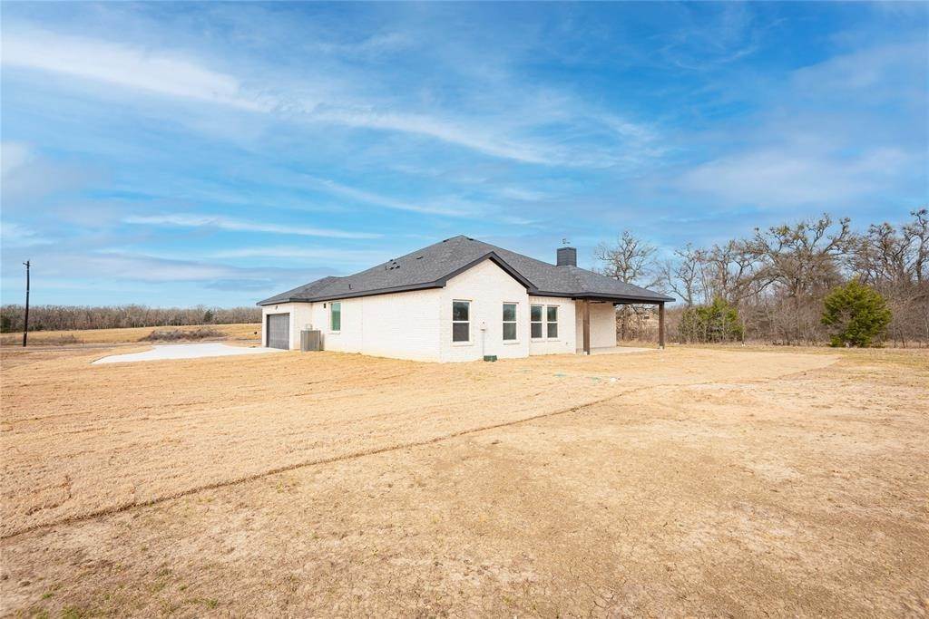 28. Single Family for Sale at Greenville, TX 75402