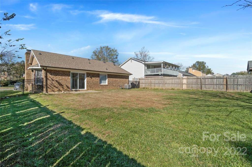 31. Single Family for Sale at Monroe, NC 28110