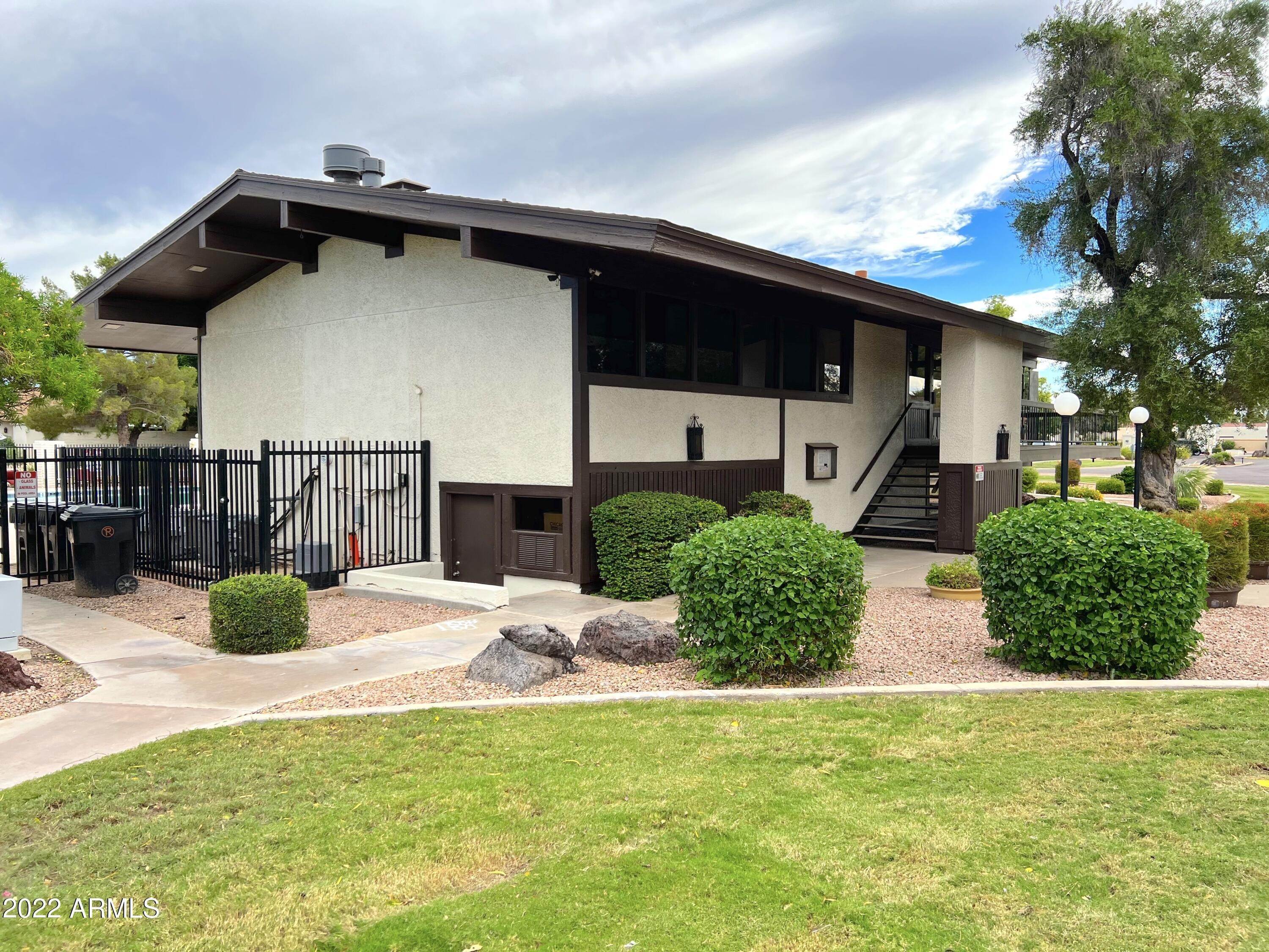 22. Townhouse for Sale at Mesa, AZ 85203