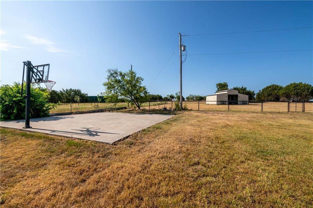 49. Single Family for Sale at Clifton, TX 76634
