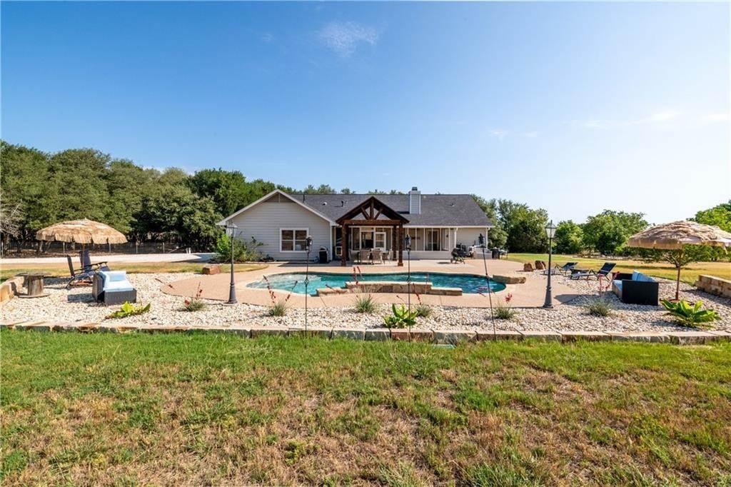 33. Single Family for Sale at Clifton, TX 76634