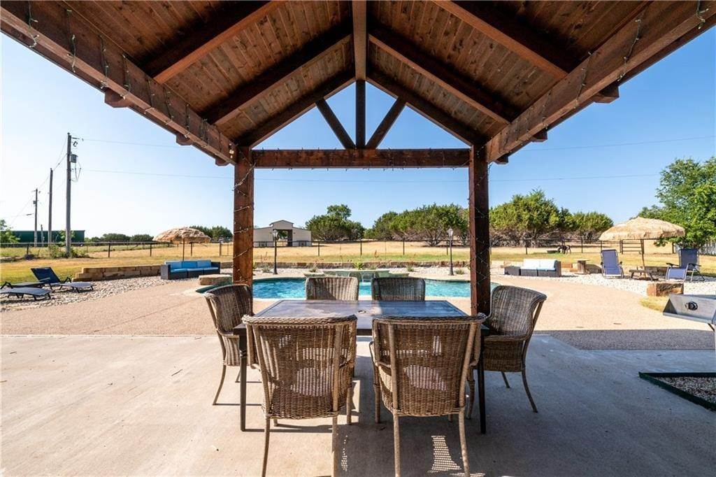 32. Single Family for Sale at Clifton, TX 76634