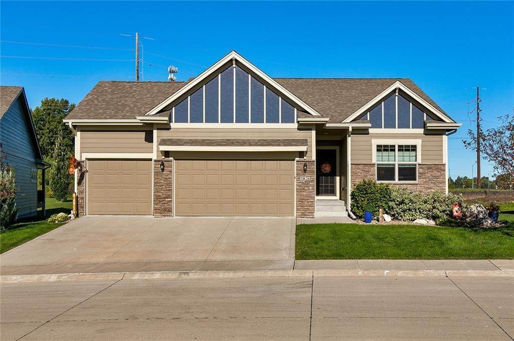 Single Family for Sale at Ankeny, IA 50023