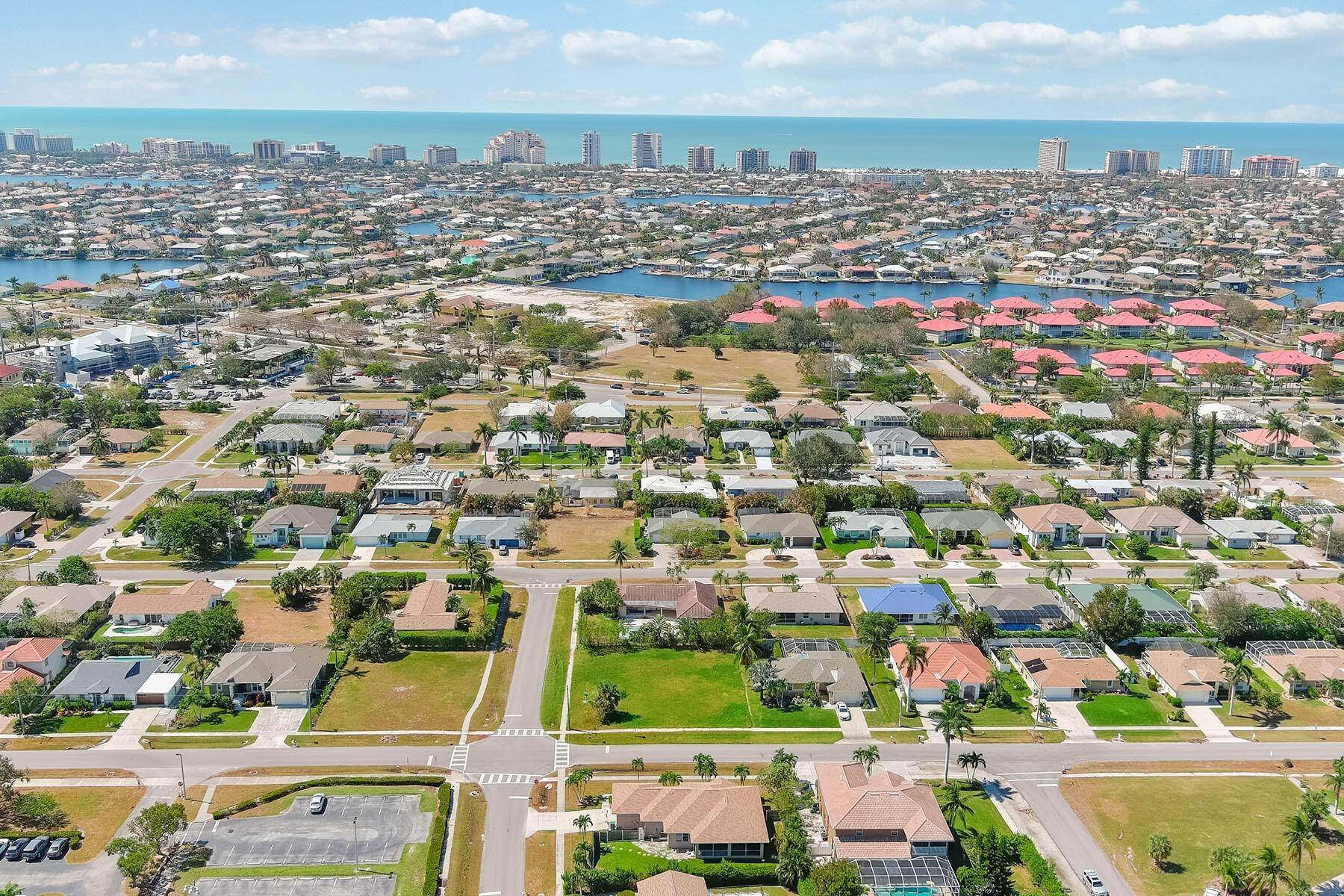 11. Single Family for Sale at Marco Island, FL 34145