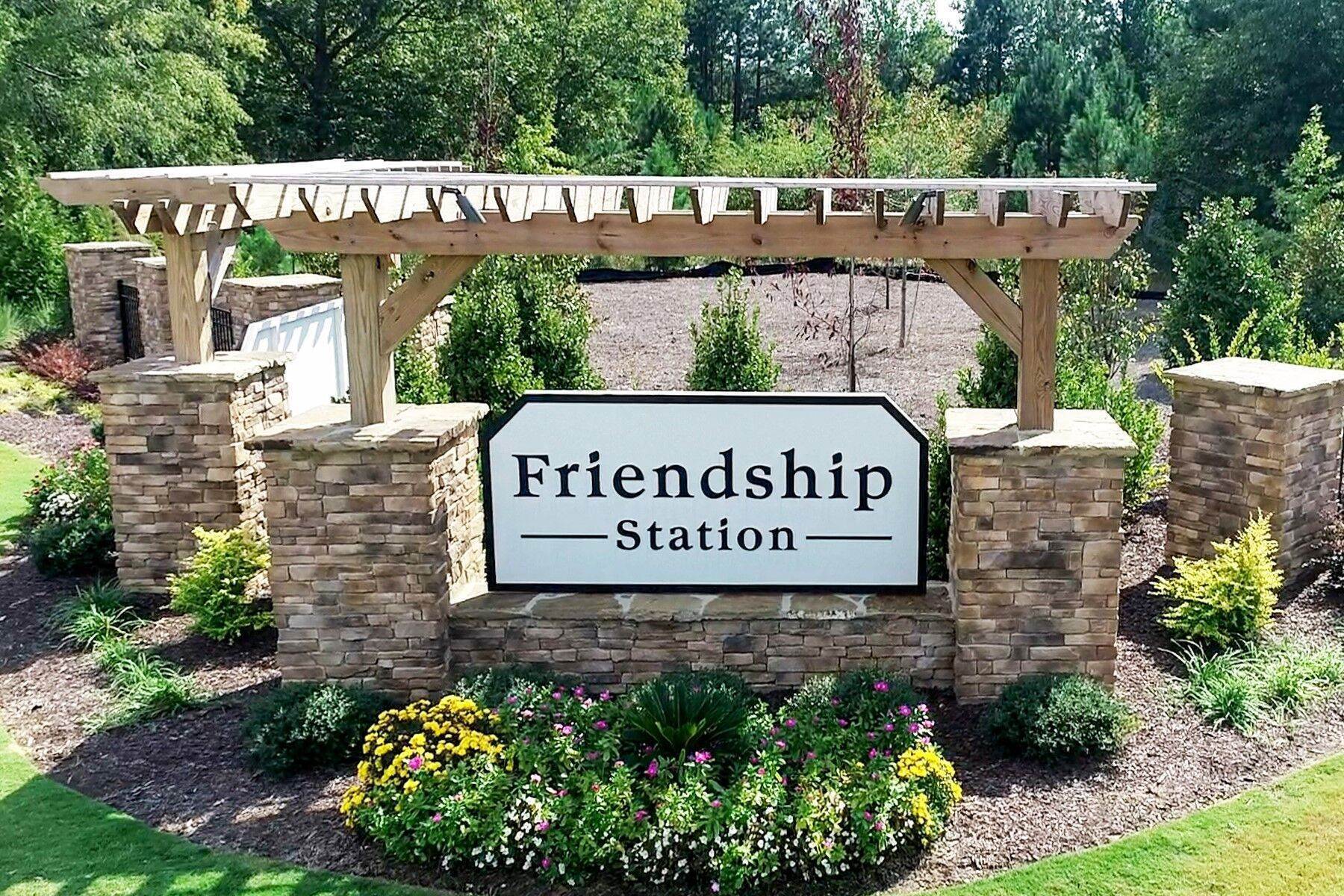 Friendship Station edificio en 2253 Kettle Falls Station, Apex, NC 27502