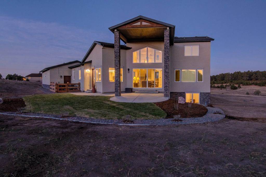 8. Galiant Homes bâtiment à 4783 Farmingdale Dr, Colorado Springs, CO 80918
