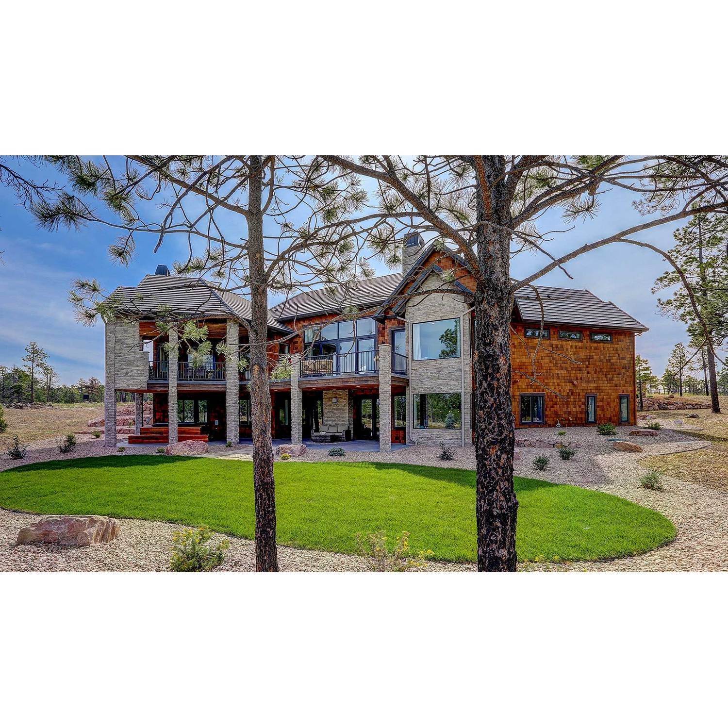 37. Galiant Homes xây dựng tại 4783 Farmingdale Dr, Colorado Springs, CO 80918