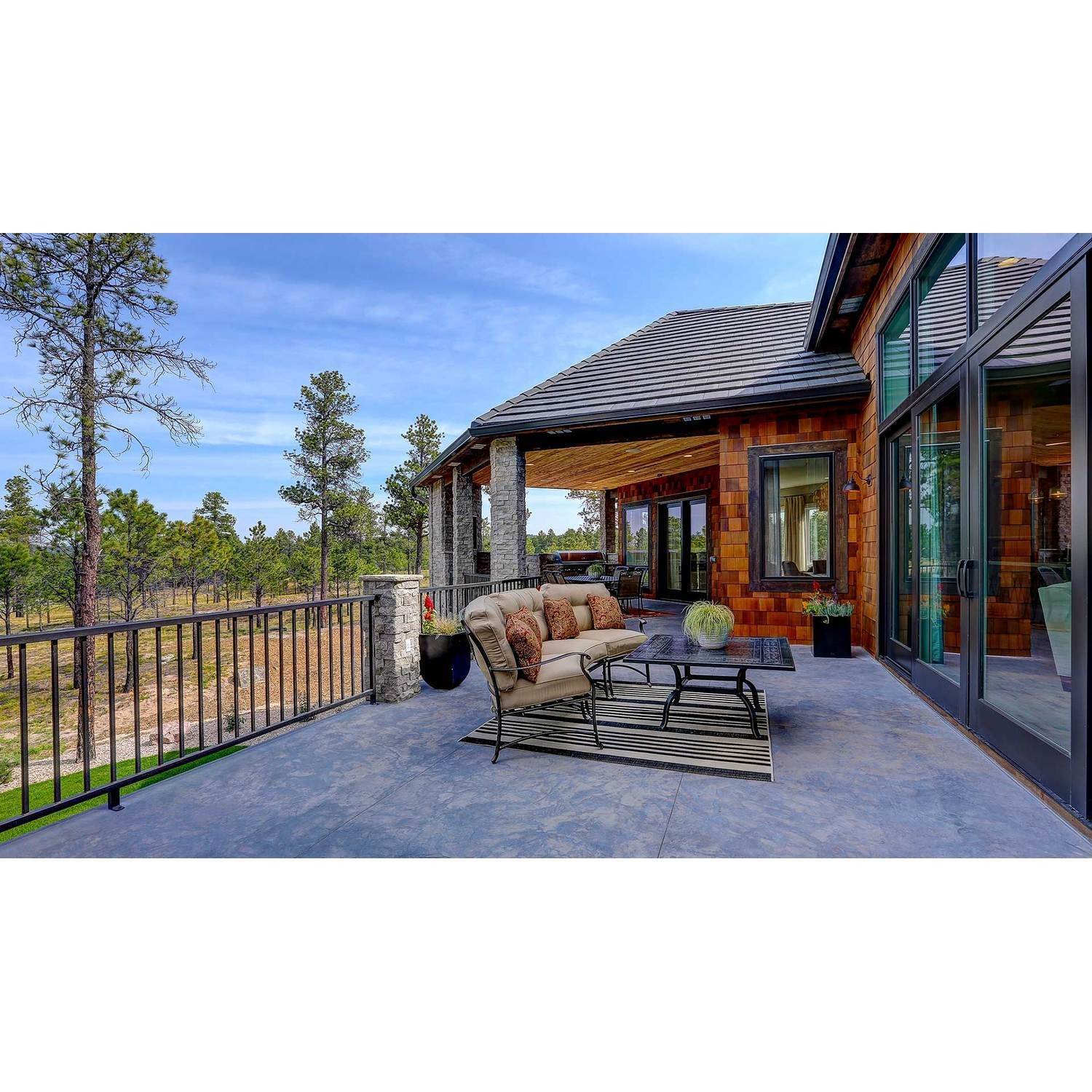 41. Galiant Homes xây dựng tại 4783 Farmingdale Dr, Colorado Springs, CO 80918