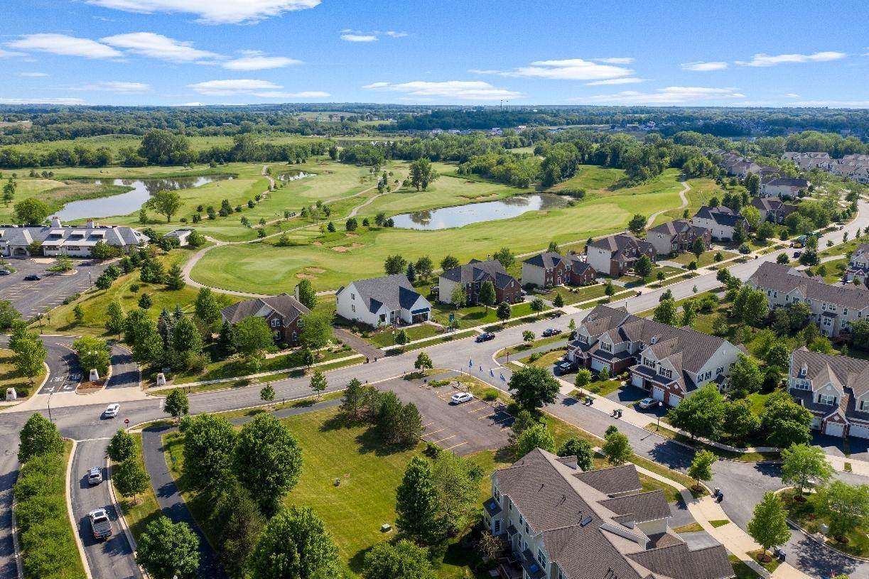 3513 Tournament Dr, Elgin, IL 60124에 Bowes Creek Country Club - The Fairways Collection 건물