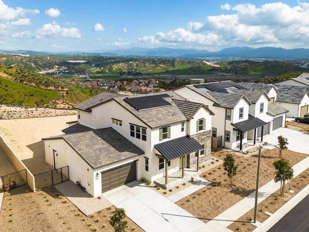 Single Family for Sale at Castaic, CA 91384