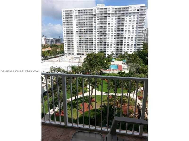 6. Condominium for Sale at Aventura, FL 33160