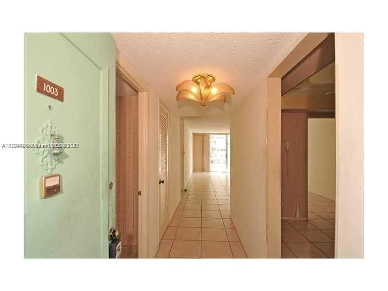 2. Condominium for Sale at Aventura, FL 33160