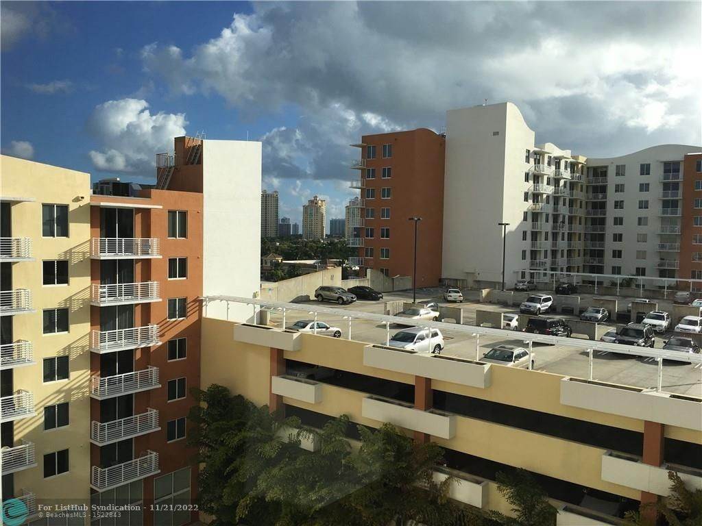 10. Condominium for Sale at Aventura, FL 33180