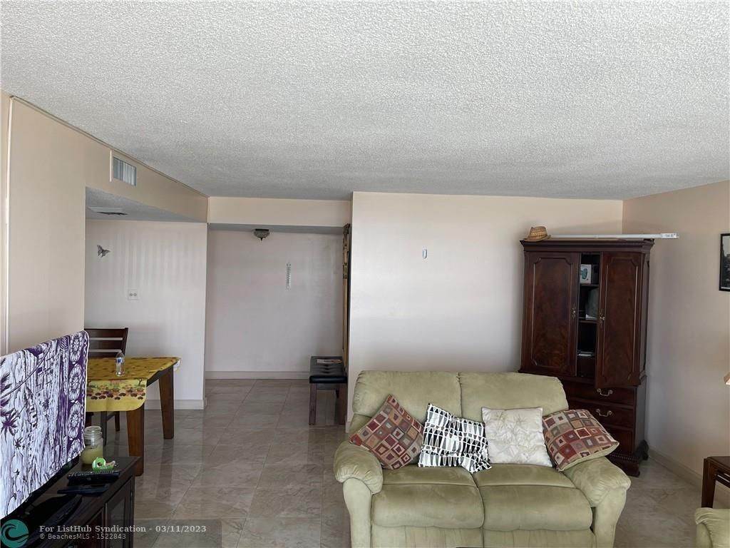 25. Condominium for Sale at Aventura, FL 33160