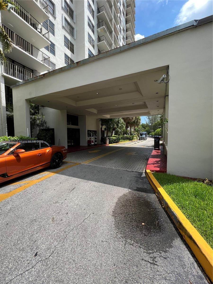2. Condominium for Sale at Aventura, FL 33160