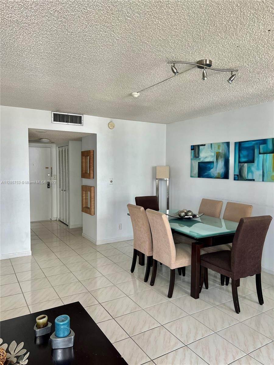20. Condominium for Sale at Aventura, FL 33160