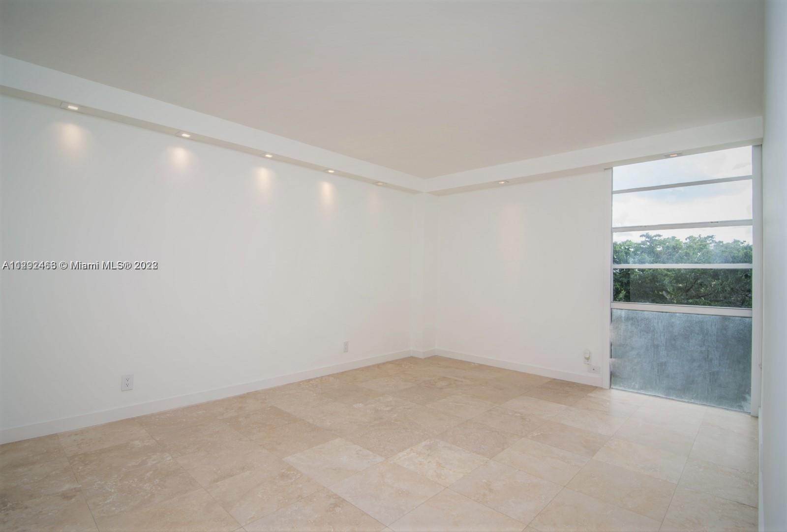 6. Condominium for Sale at Aventura, FL 33180