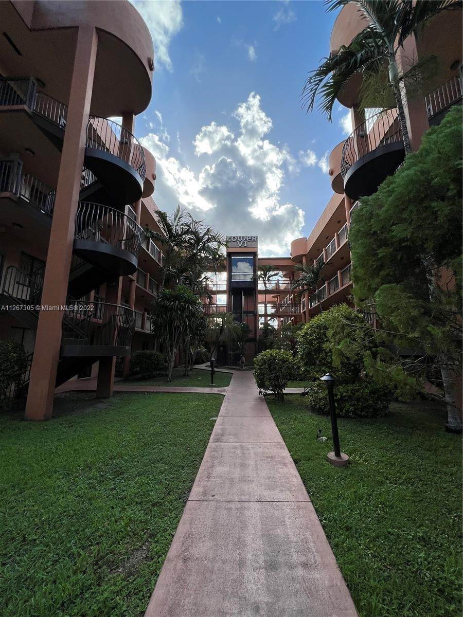 Condominium for Sale at Hialeah, FL 33016