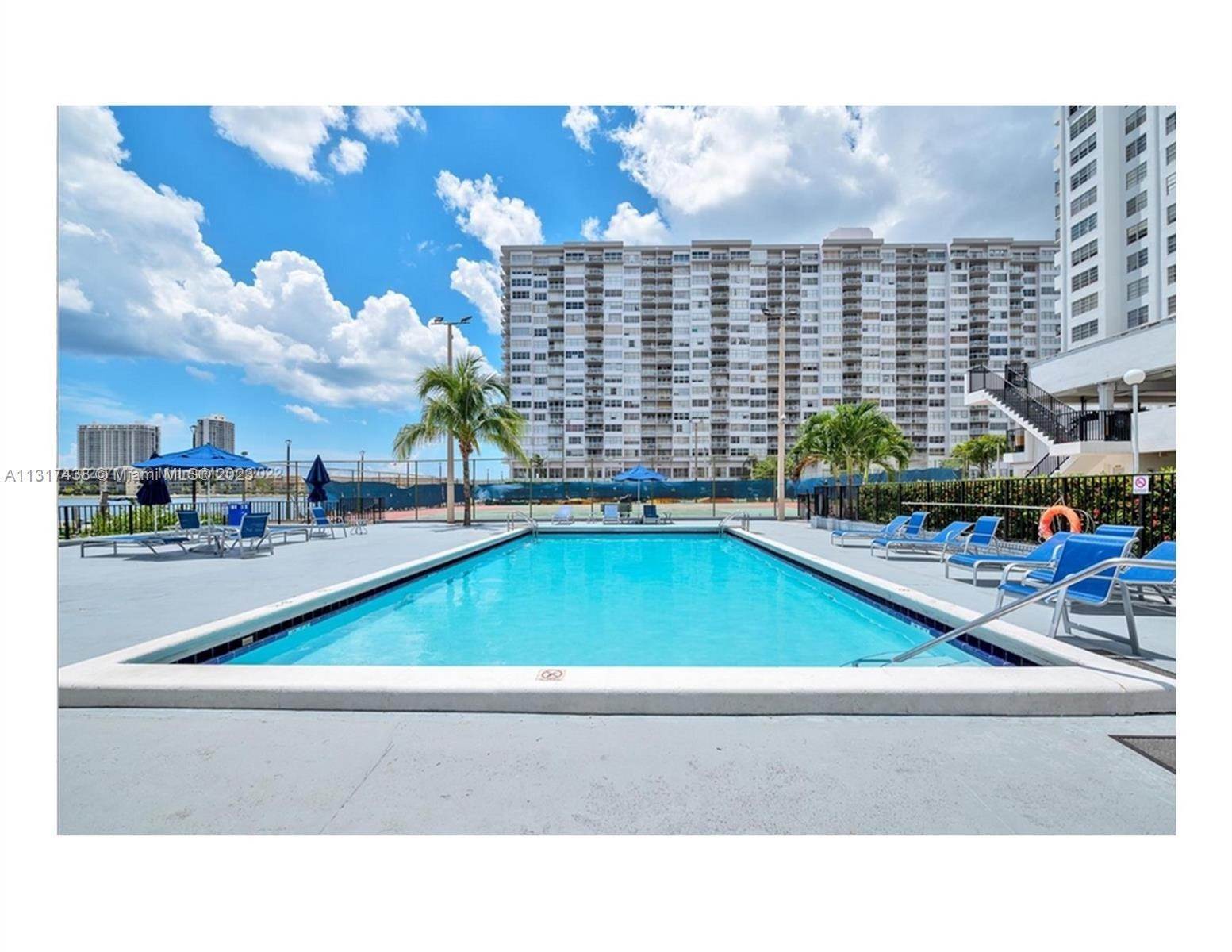 13. Condominium for Sale at Aventura, FL 33160