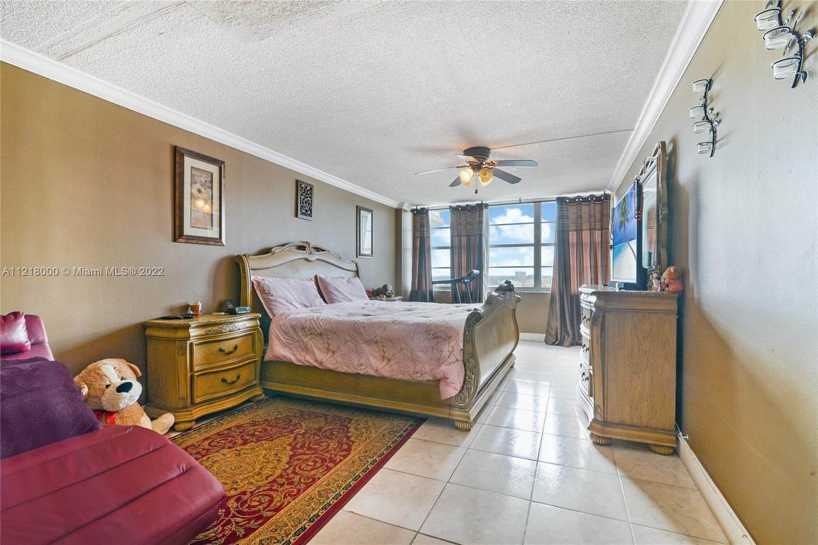 3. Condominium for Sale at Aventura, FL 33160