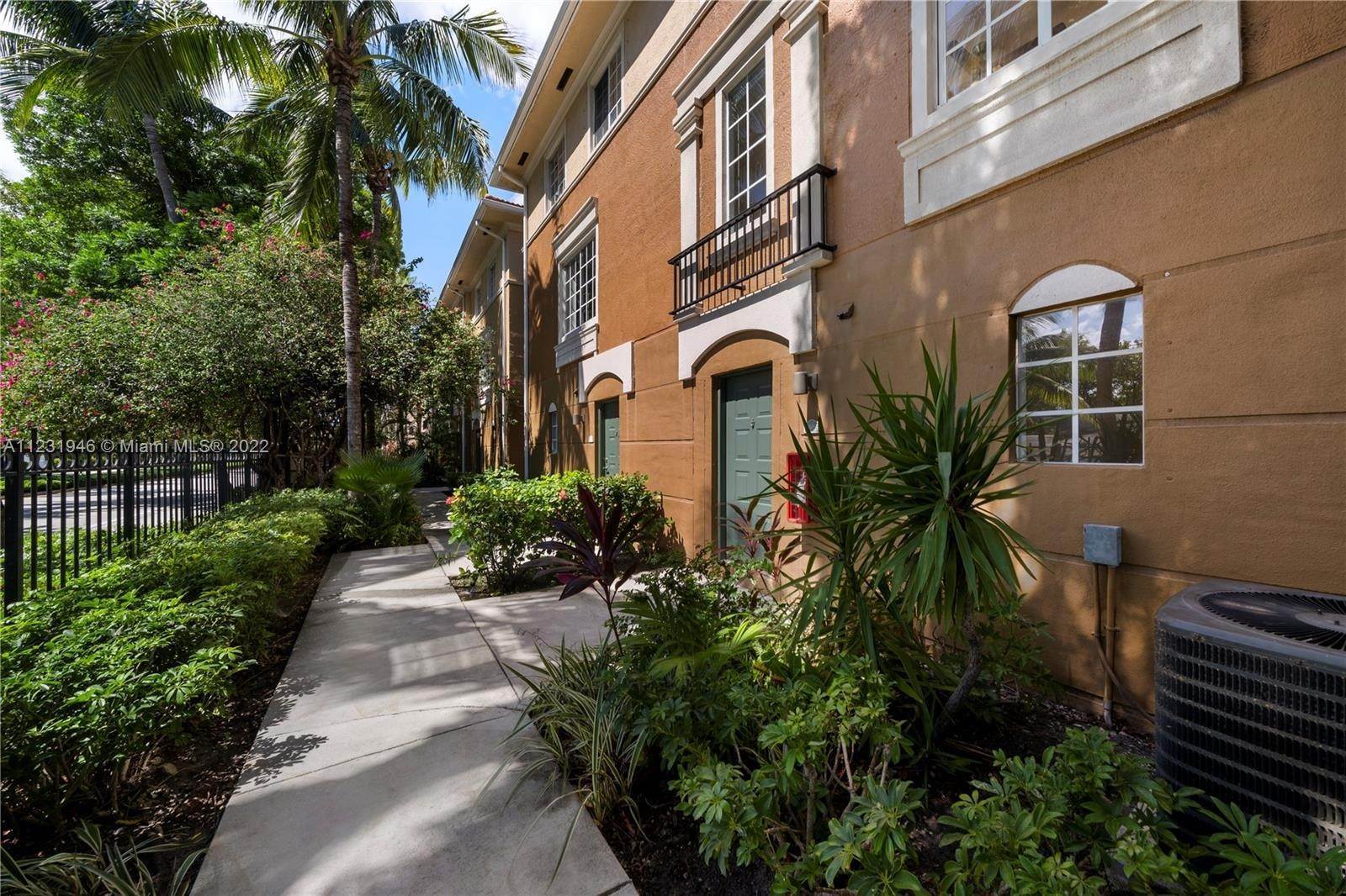 36. Townhouse for Sale at Aventura, FL 33180