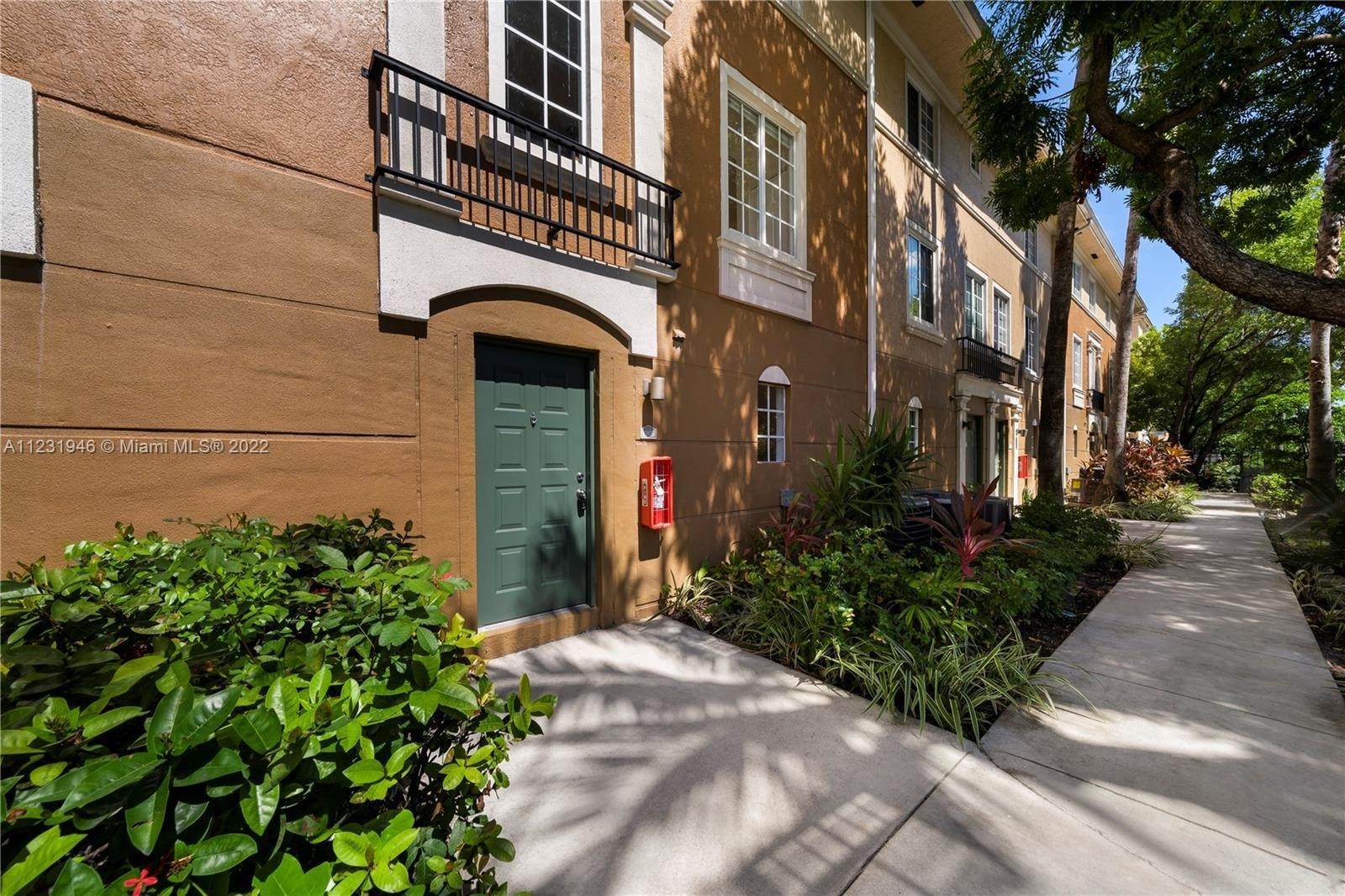 32. Townhouse for Sale at Aventura, FL 33180