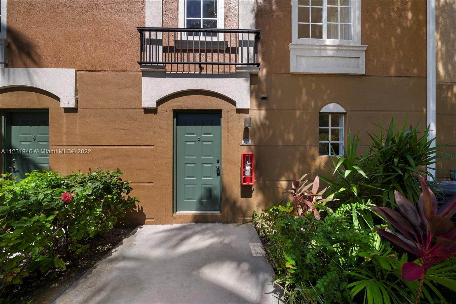 30. Townhouse for Sale at Aventura, FL 33180