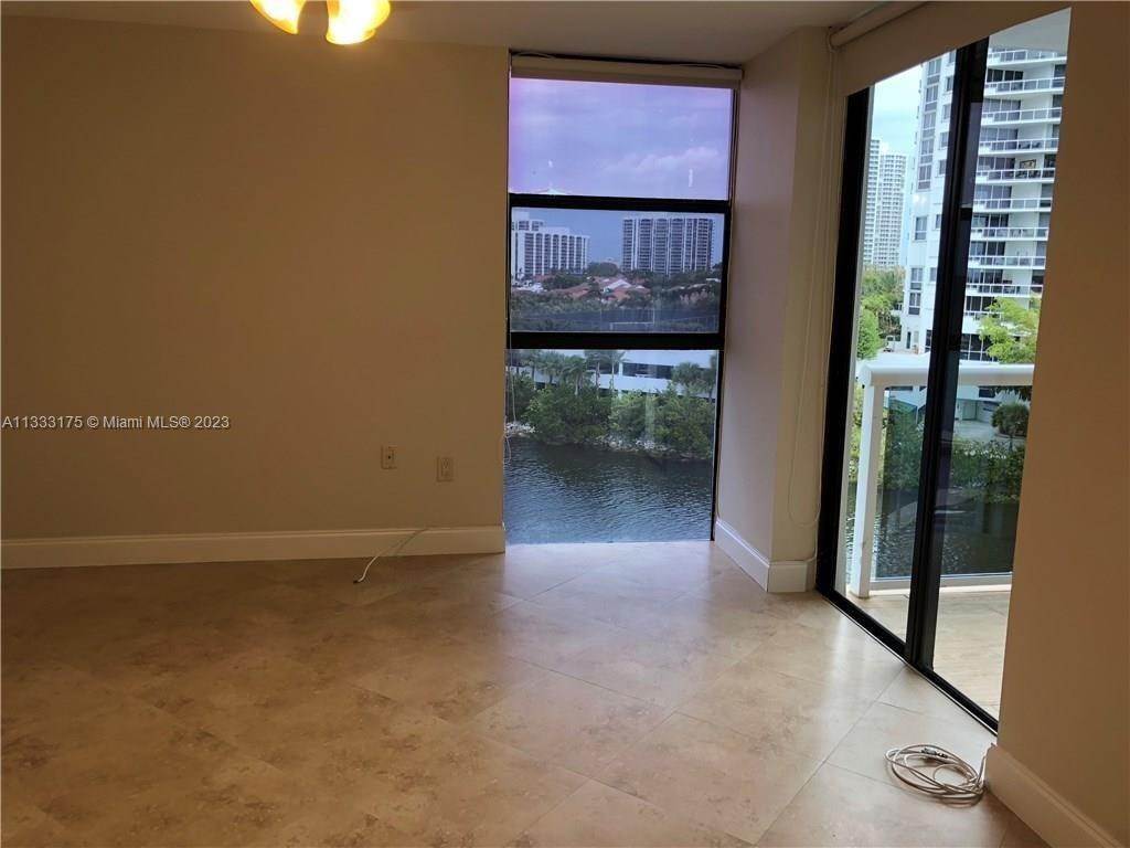 9. Condominium for Sale at Aventura, FL 33180