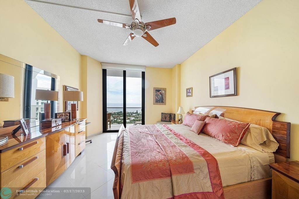 20. Condominium for Sale at Aventura, FL 33180