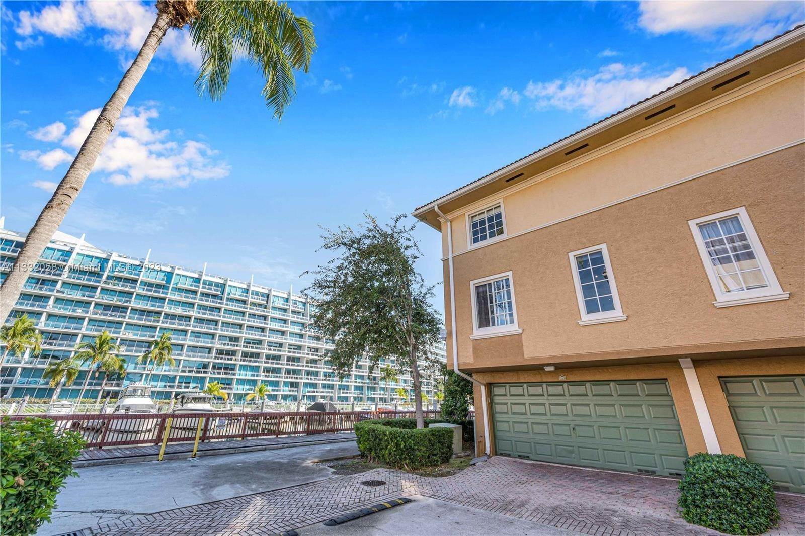 11. Townhouse for Sale at Aventura, FL 33180