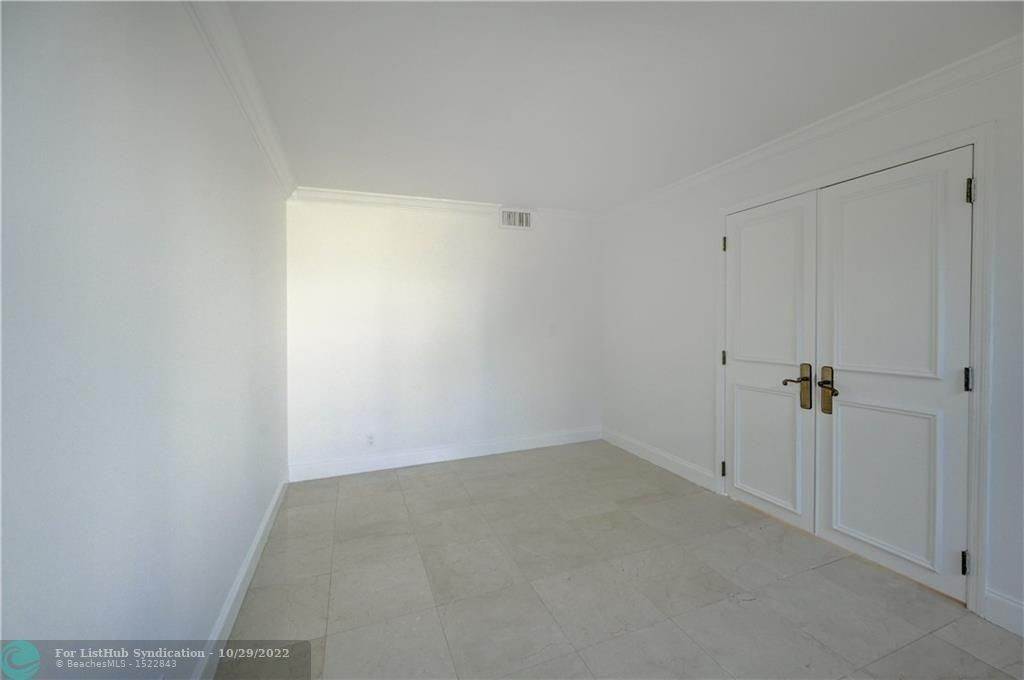 15. Condominium for Sale at Aventura, FL 33160