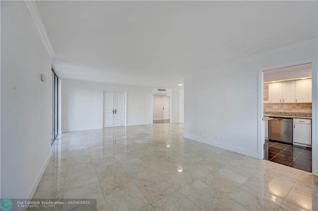 7. Condominium for Sale at Aventura, FL 33160