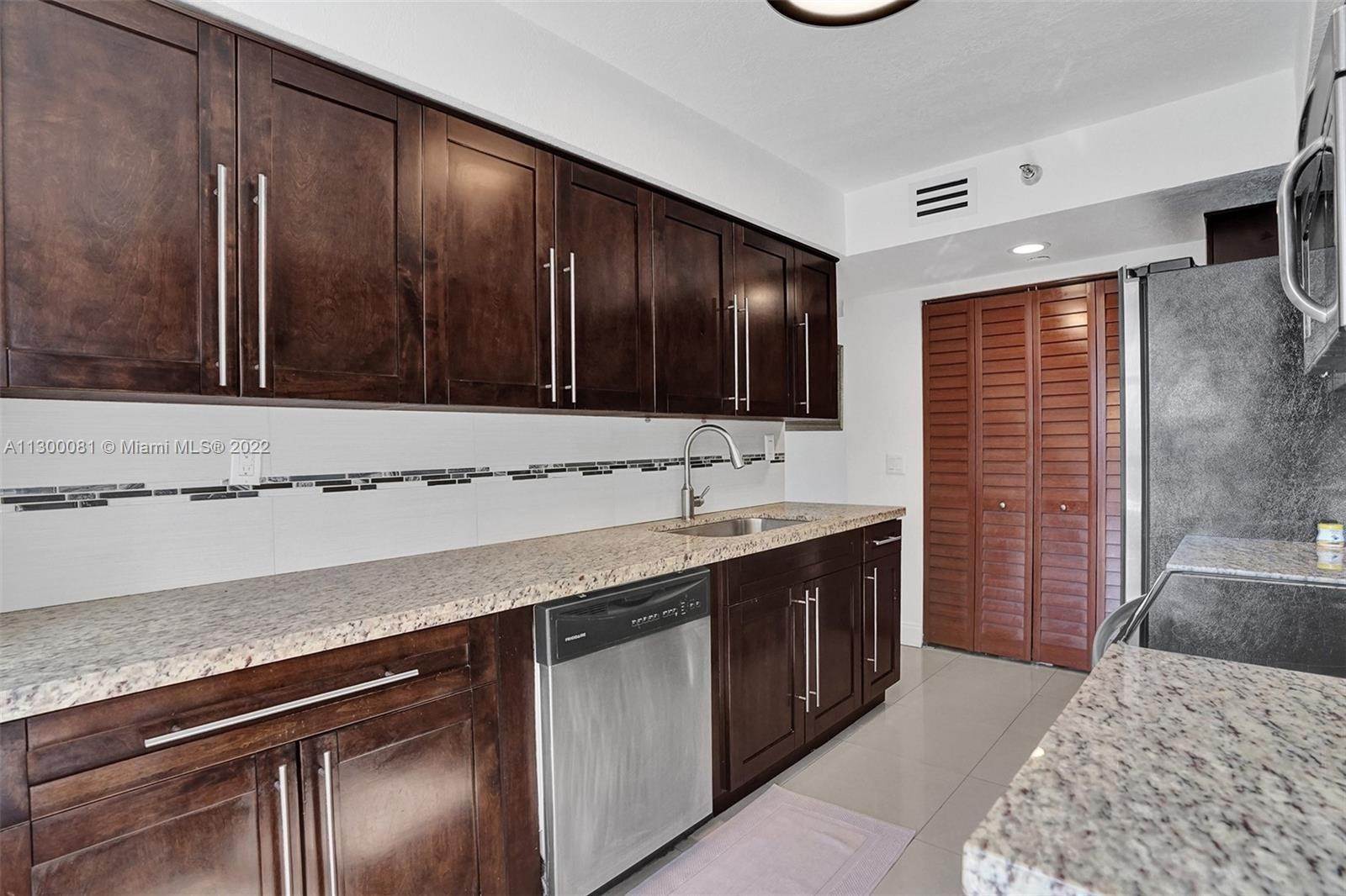 2. Condominium for Sale at Aventura, FL 33180