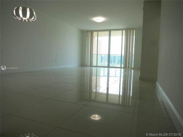 17. Condominium for Sale at Aventura, FL 33180