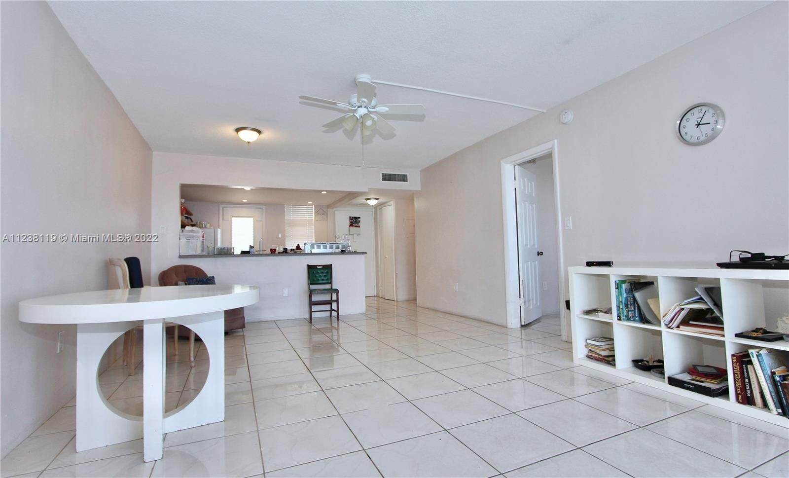4. Condominium for Sale at Aventura, FL 33160