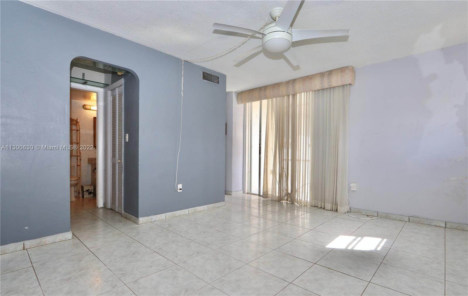 18. Condominium for Sale at Aventura, FL 33160