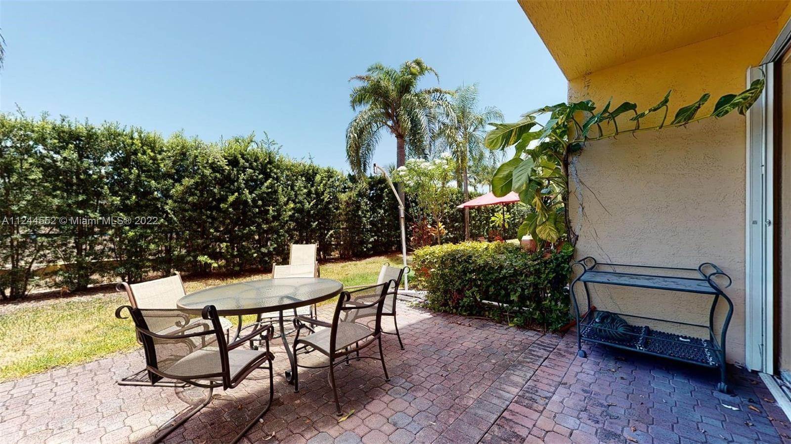 23. Townhouse for Sale at Aventura, FL 33180