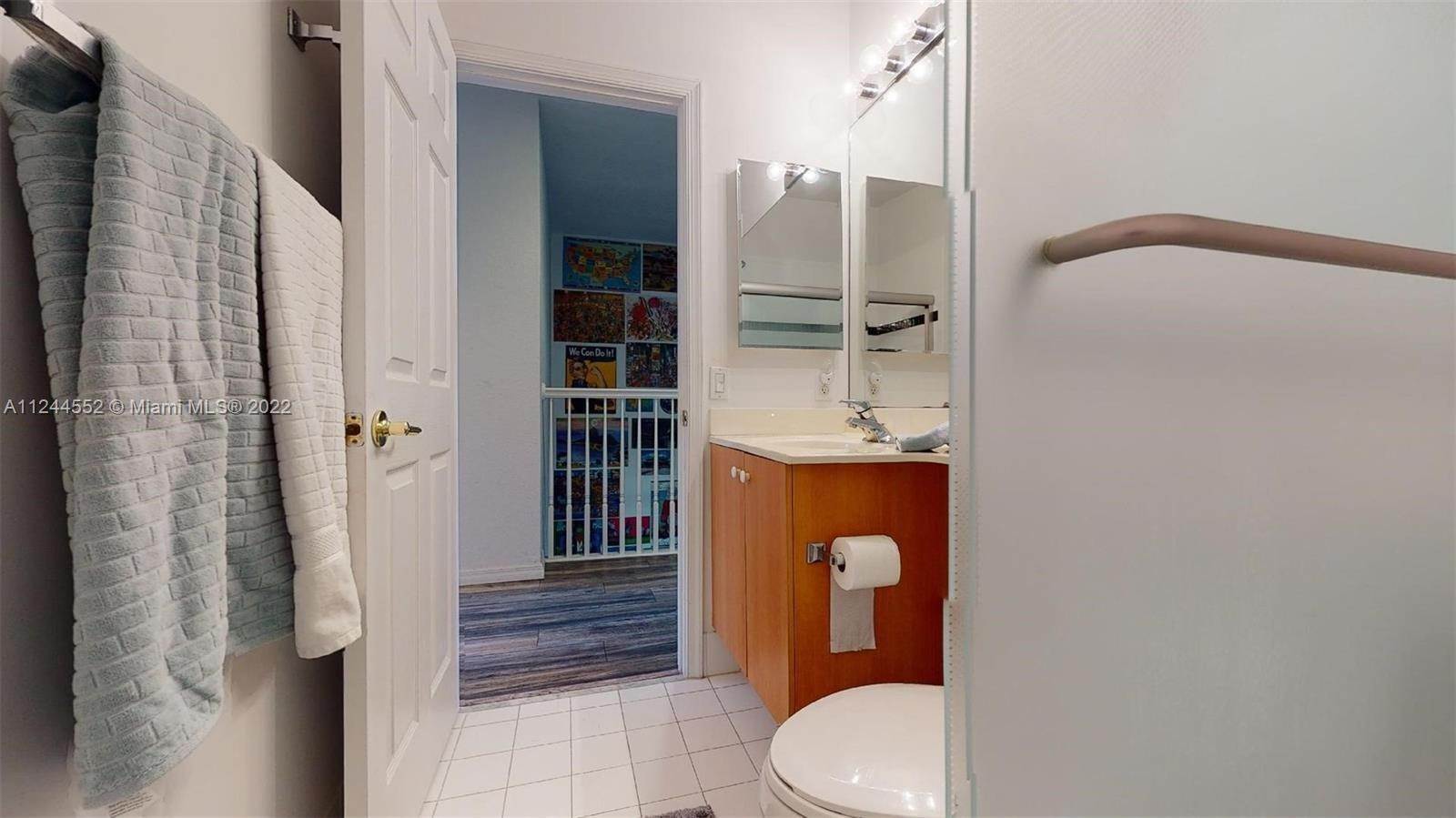 17. Townhouse for Sale at Aventura, FL 33180