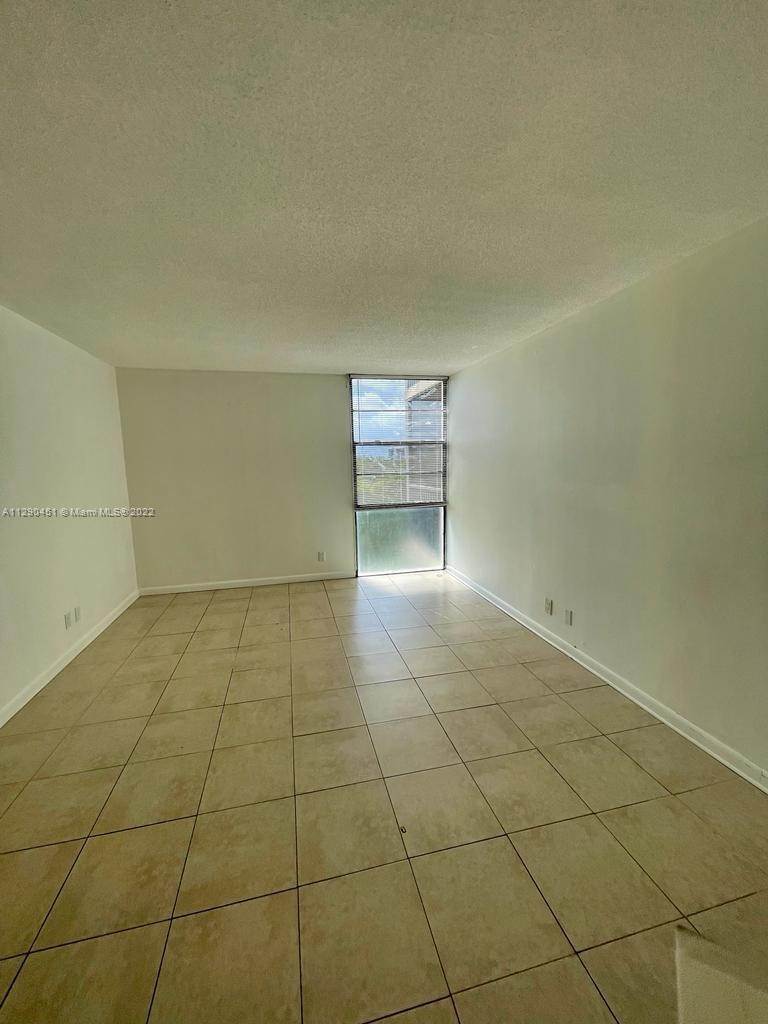12. Condominium for Sale at Aventura, FL 33180