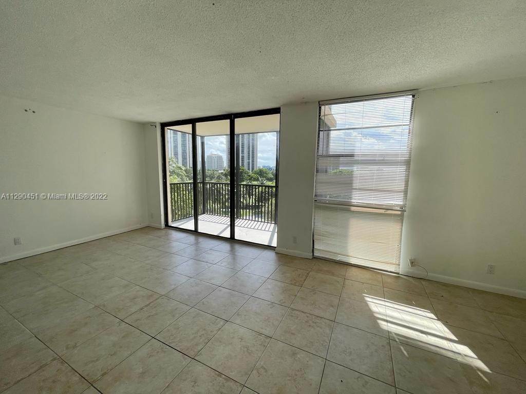 17. Condominium for Sale at Aventura, FL 33180