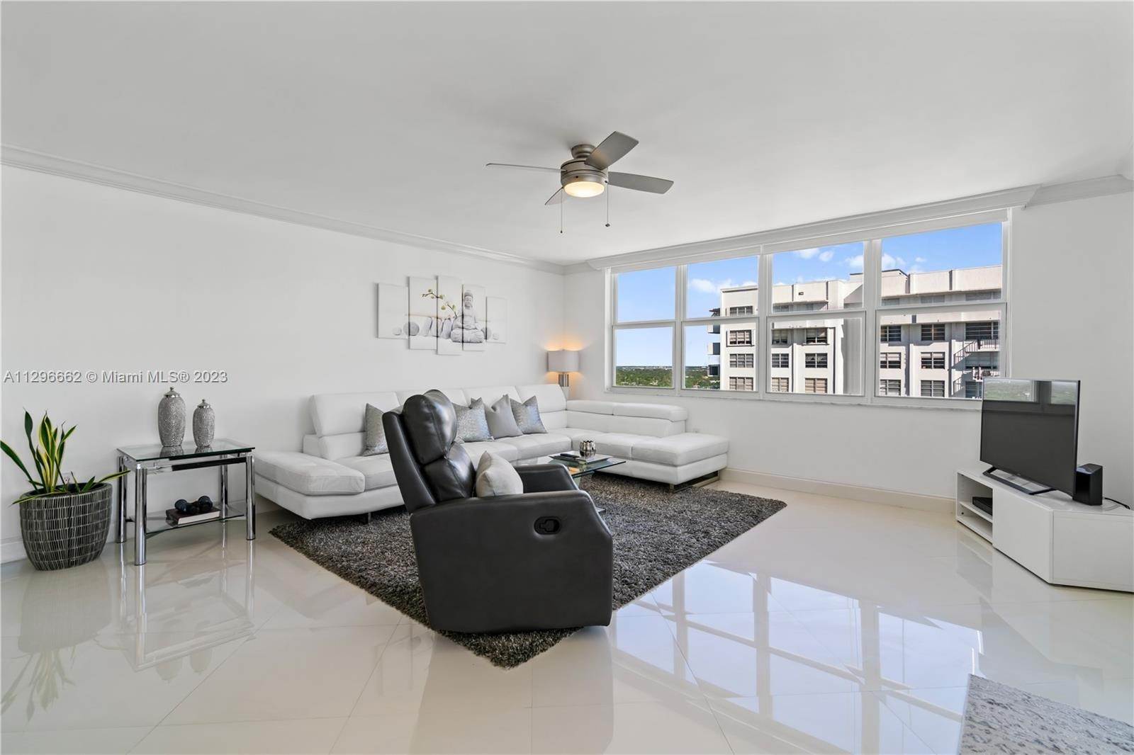 10. Condominium for Sale at Aventura, FL 33160