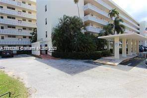26. Condominium for Sale at Aventura, FL 33160